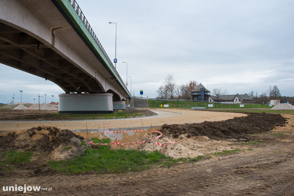 Budowa bulwarów nadwarciańskich w Uniejowie trwa[ZDJĘCIA]