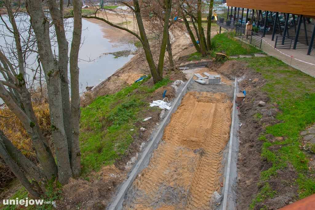 Budowa bulwarów nadwarciańskich w Uniejowie trwa[ZDJĘCIA]