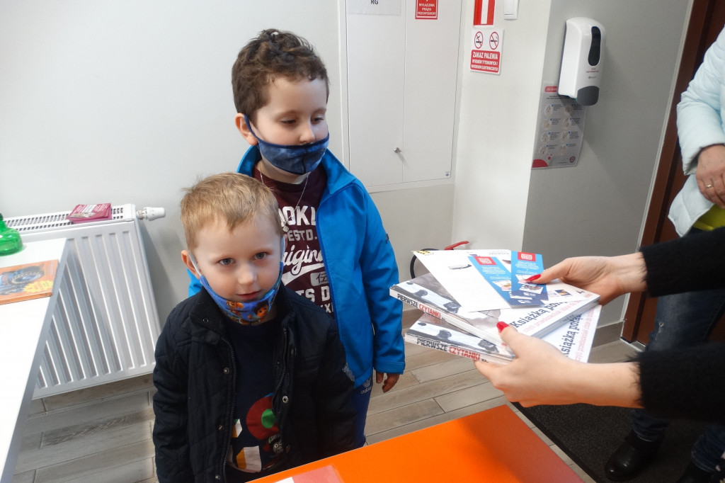 Biblioteka w Uniejowie rozdaje darmowe wyprawki