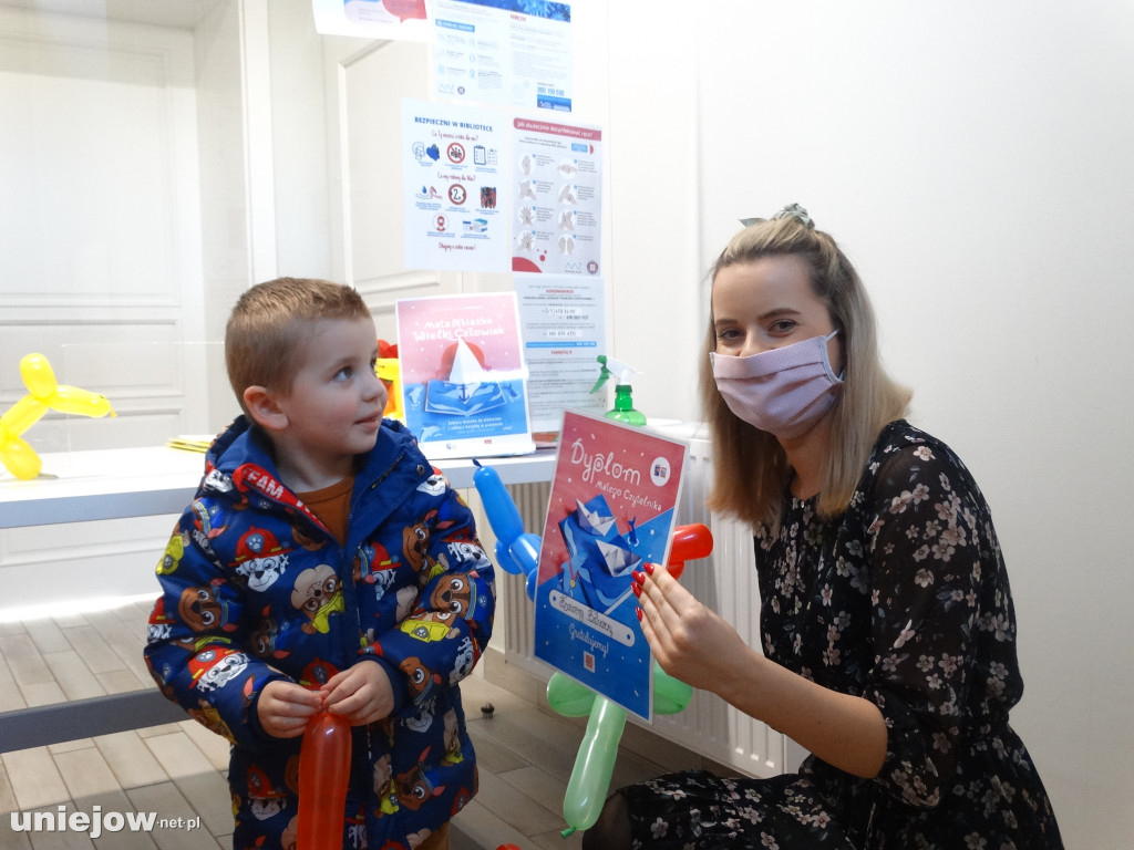 Biblioteka w Uniejowie rozdaje darmowe wyprawki