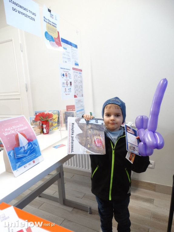 Biblioteka w Uniejowie rozdaje darmowe wyprawki