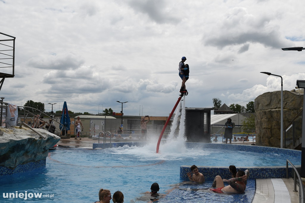 Pokaz flyboardingu na Termach w Uniejowie