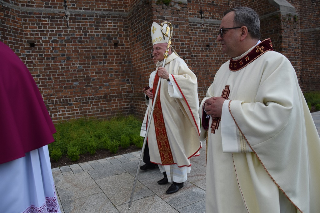 Nowy biskup odwiedził Uniejów.Odpust w parafii pw. św. Floriana