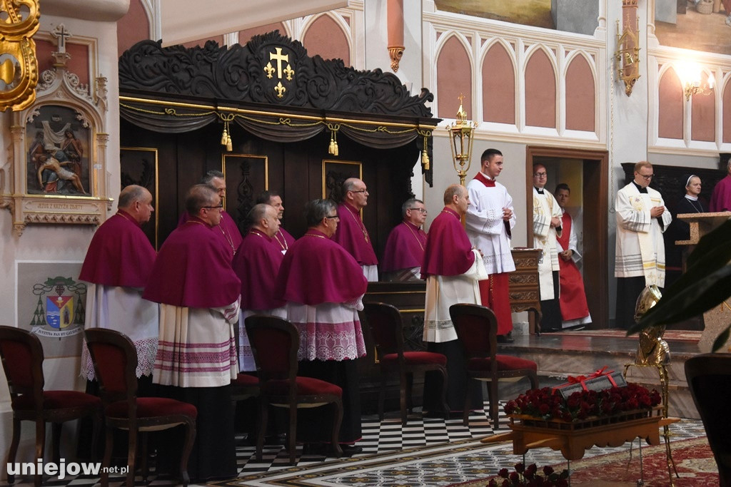 Nowy biskup odwiedził Uniejów.Odpust w parafii pw. św. Floriana