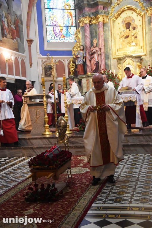 Nowy biskup odwiedził Uniejów.Odpust w parafii pw. św. Floriana