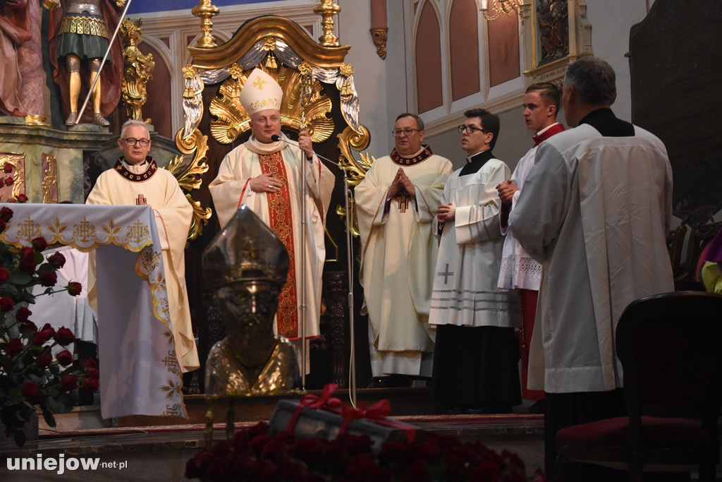Nowy biskup odwiedził Uniejów.Odpust w parafii pw. św. Floriana