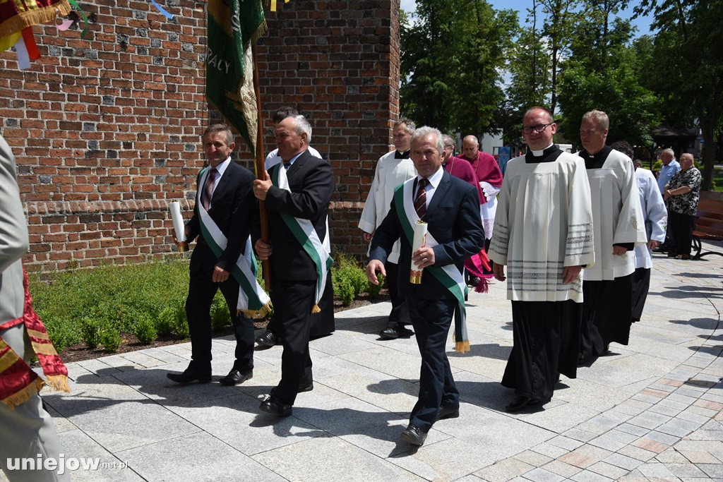 Nowy biskup odwiedził Uniejów.Odpust w parafii pw. św. Floriana