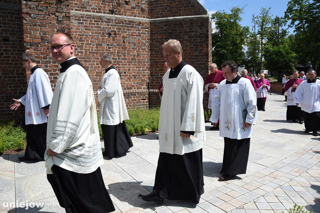 Nowy biskup odwiedził Uniejów.Odpust w parafii pw. św. Floriana