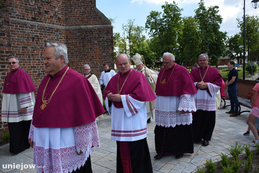 Nowy biskup odwiedził Uniejów.Odpust w parafii pw. św. Floriana