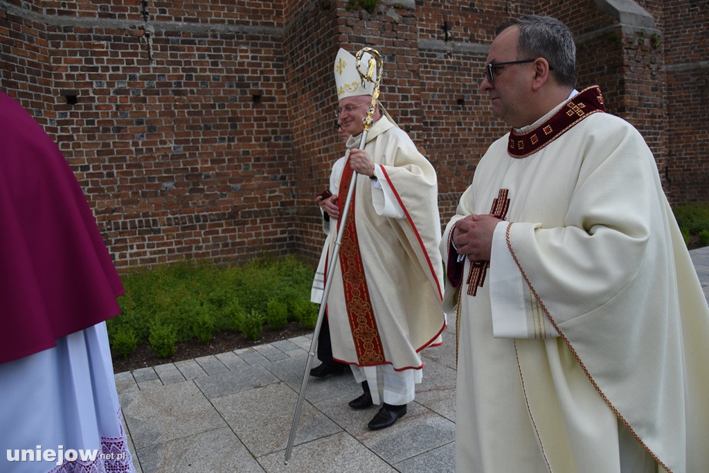 Nowy biskup odwiedził Uniejów.Odpust w parafii pw. św. Floriana
