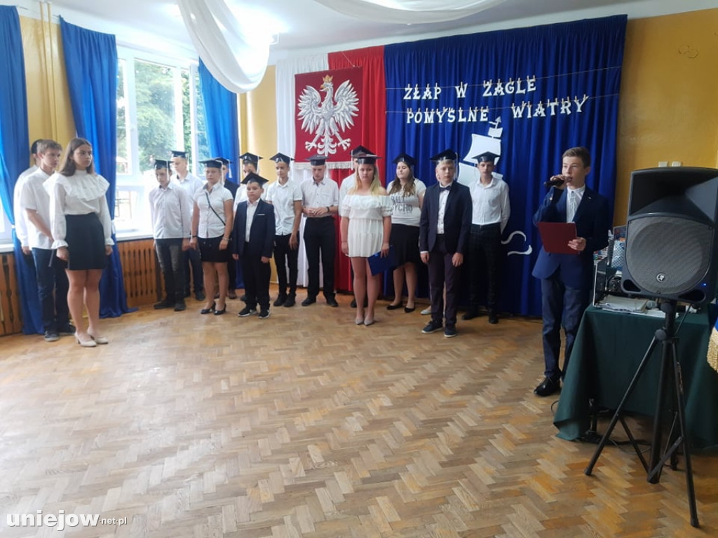 Ukończenie szkoły przez ósmoklasistów w Wilamowie