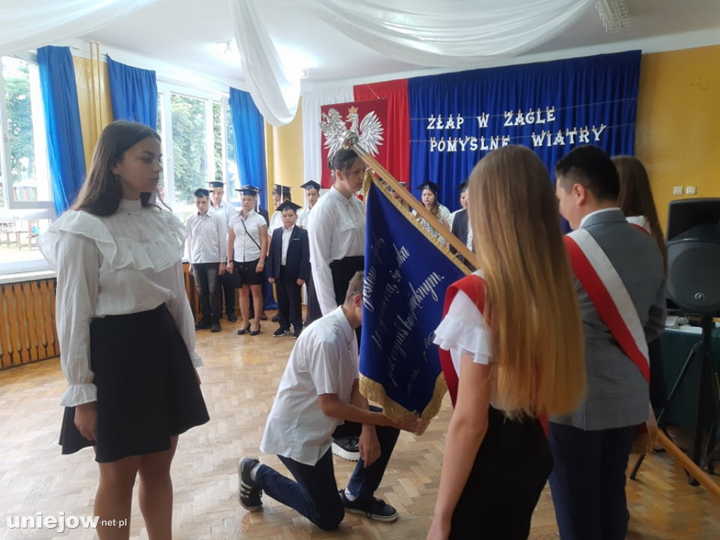 Ukończenie szkoły przez ósmoklasistów w Wilamowie