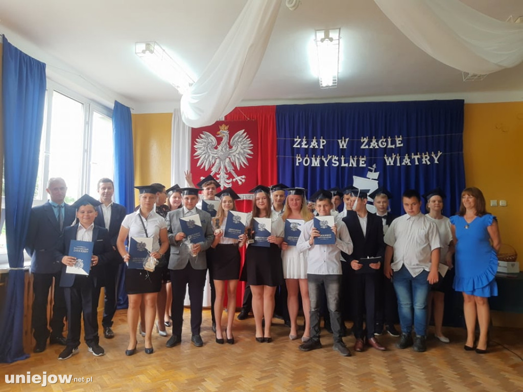 Ukończenie szkoły przez ósmoklasistów w Wilamowie