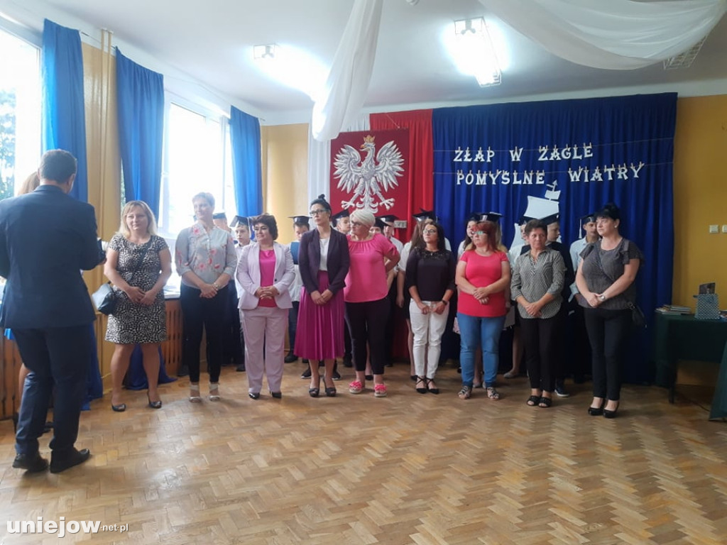 Ukończenie szkoły przez ósmoklasistów w Wilamowie