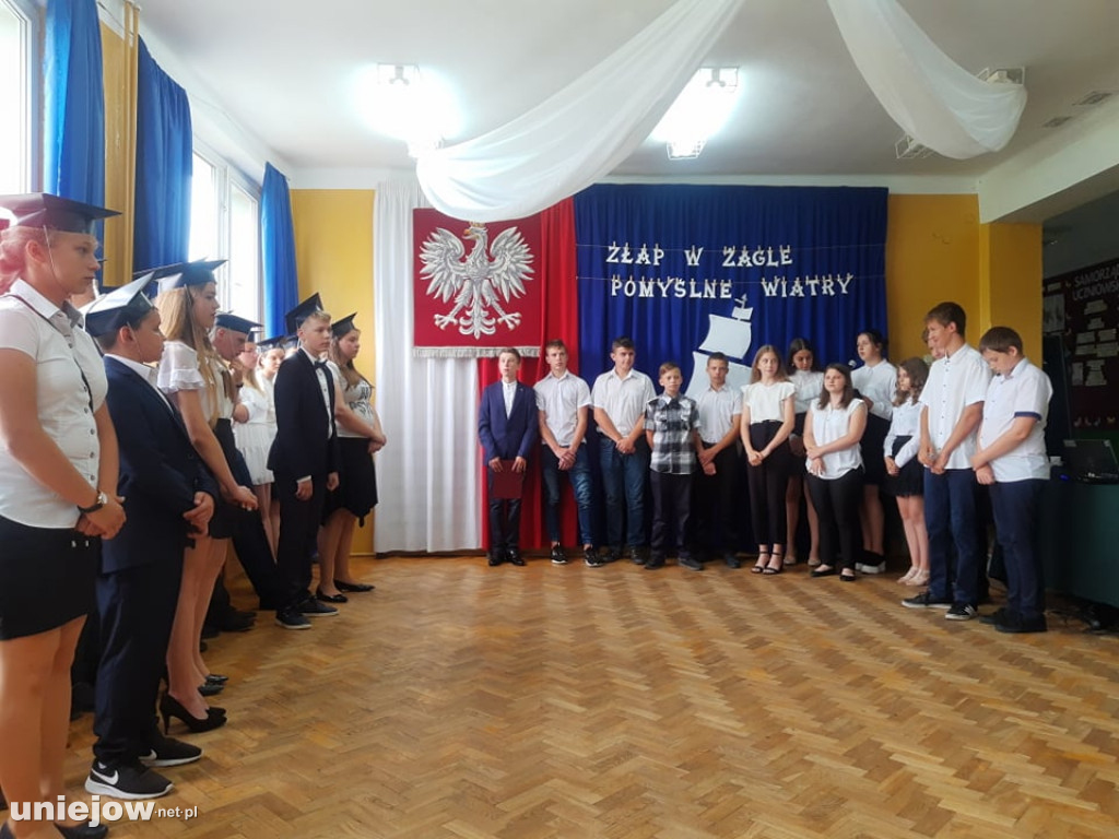 Ukończenie szkoły przez ósmoklasistów w Wilamowie