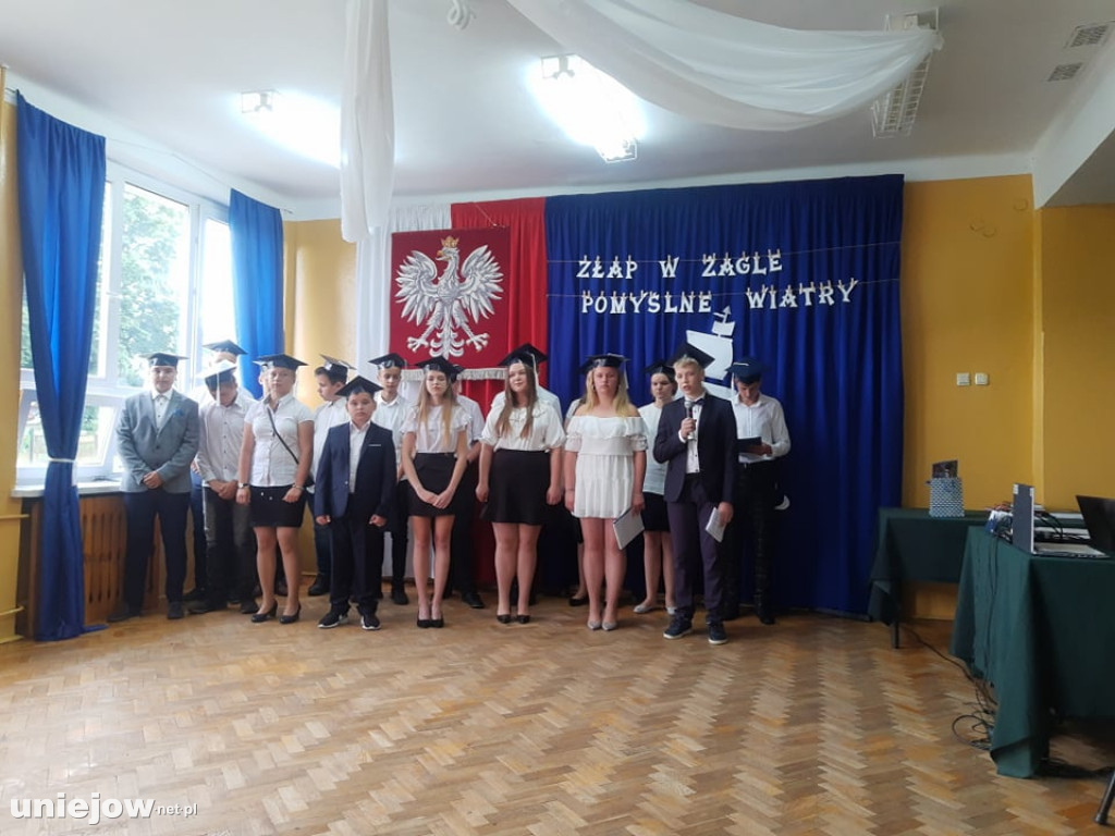 Ukończenie szkoły przez ósmoklasistów w Wilamowie