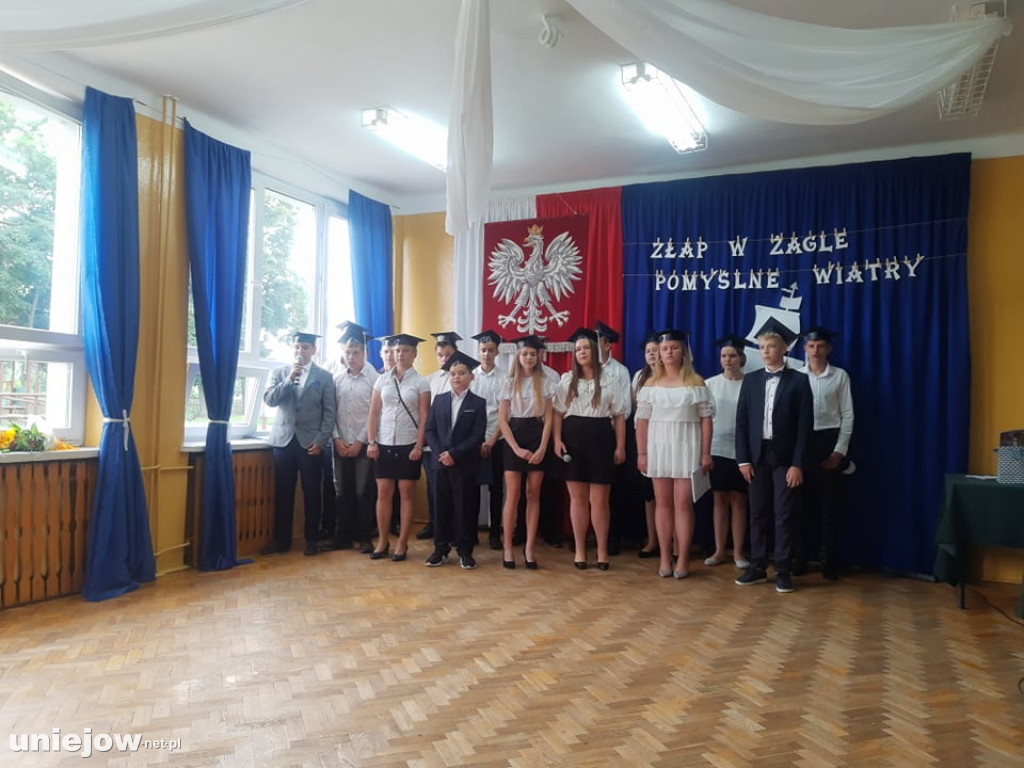 Ukończenie szkoły przez ósmoklasistów w Wilamowie