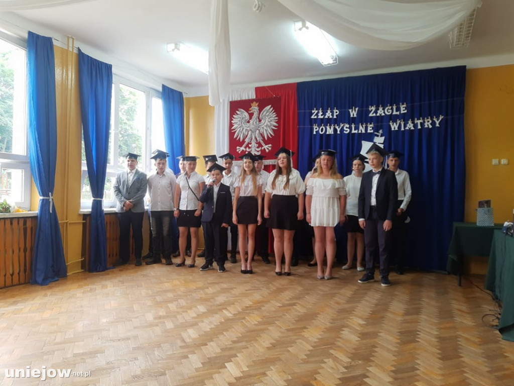 Ukończenie szkoły przez ósmoklasistów w Wilamowie