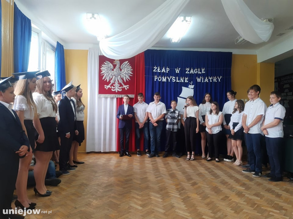 Ukończenie szkoły przez ósmoklasistów w Wilamowie