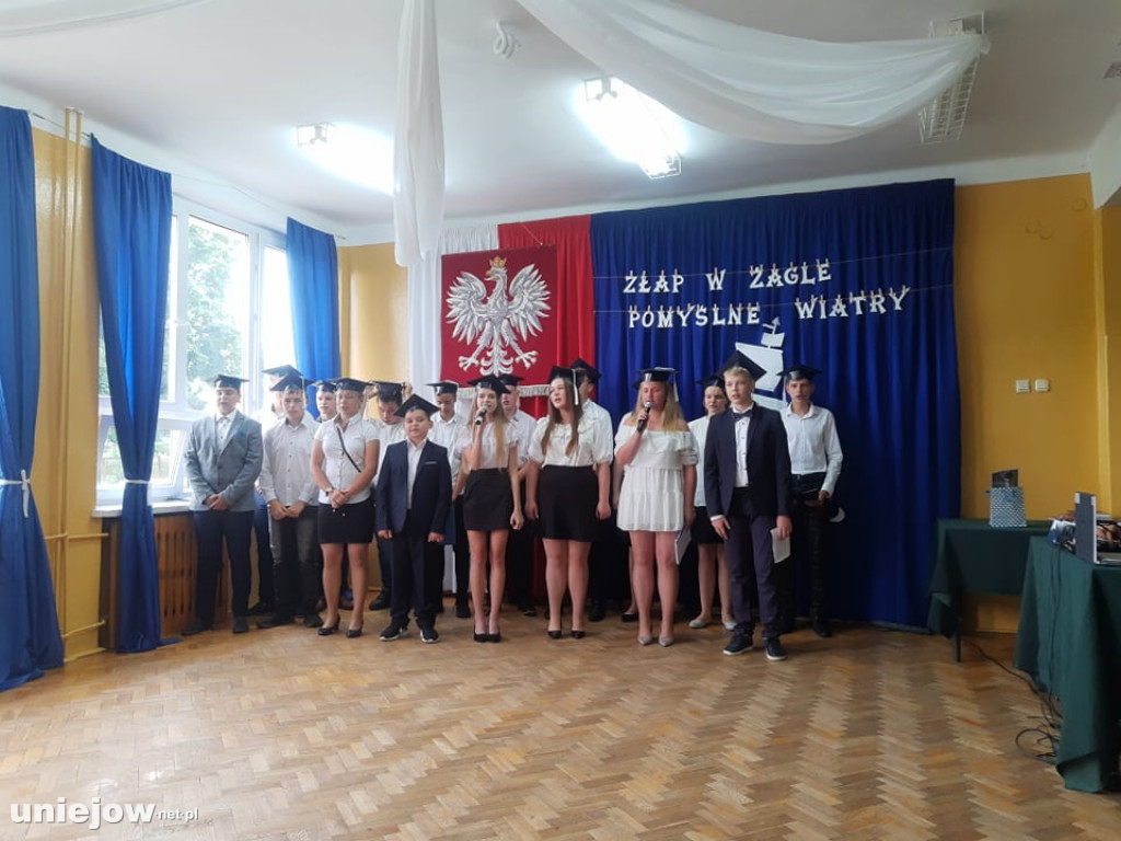 Ukończenie szkoły przez ósmoklasistów w Wilamowie