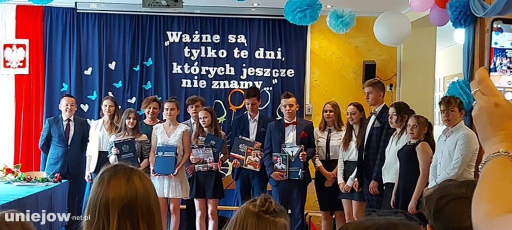 Pożegnanie absolwentów  w Szkole Podstawowej w Wieleninie