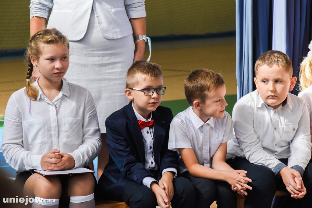 Uniejów. Pierwszaki już po ślubowaniu