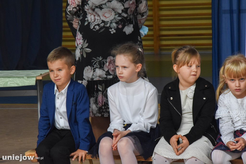 Uniejów. Pierwszaki już po ślubowaniu