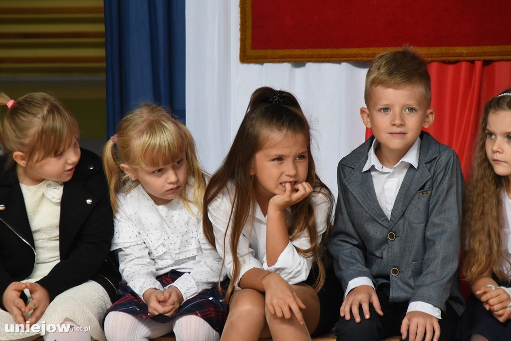 Uniejów. Pierwszaki już po ślubowaniu