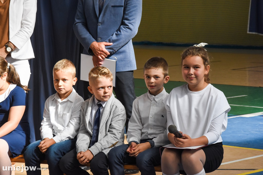 Uniejów. Pierwszaki już po ślubowaniu