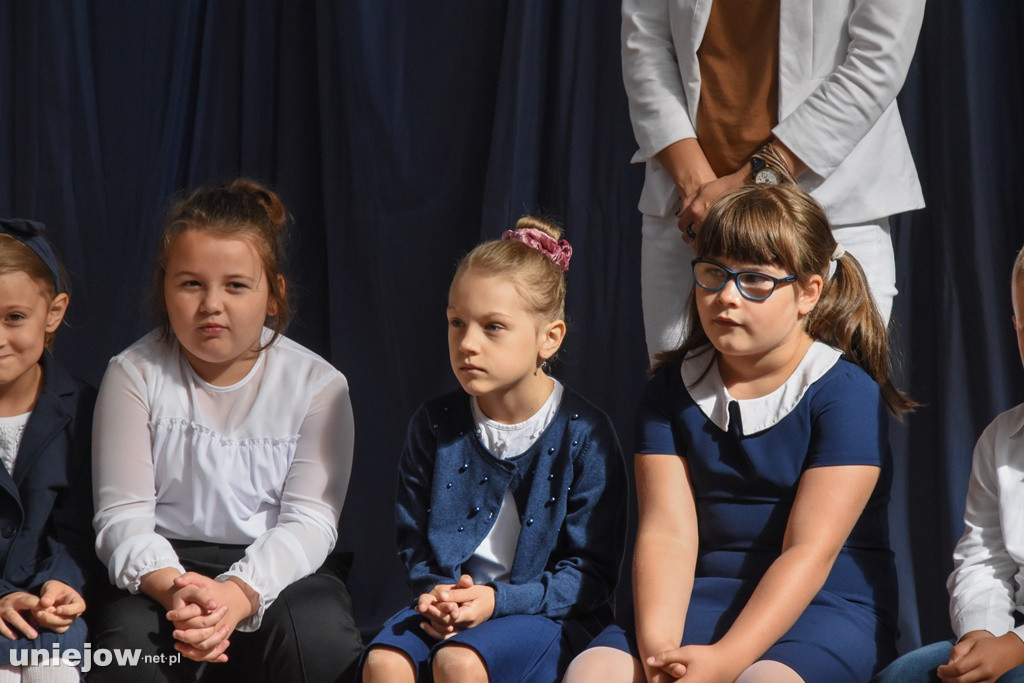 Uniejów. Pierwszaki już po ślubowaniu