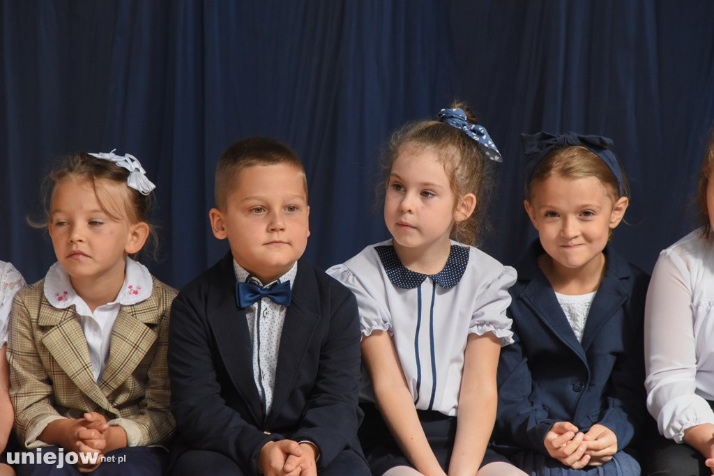 Uniejów. Pierwszaki już po ślubowaniu