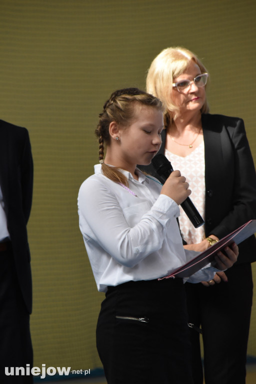 Uniejów. Pierwszaki już po ślubowaniu