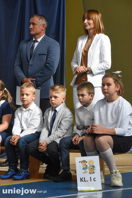 Uniejów. Pierwszaki już po ślubowaniu