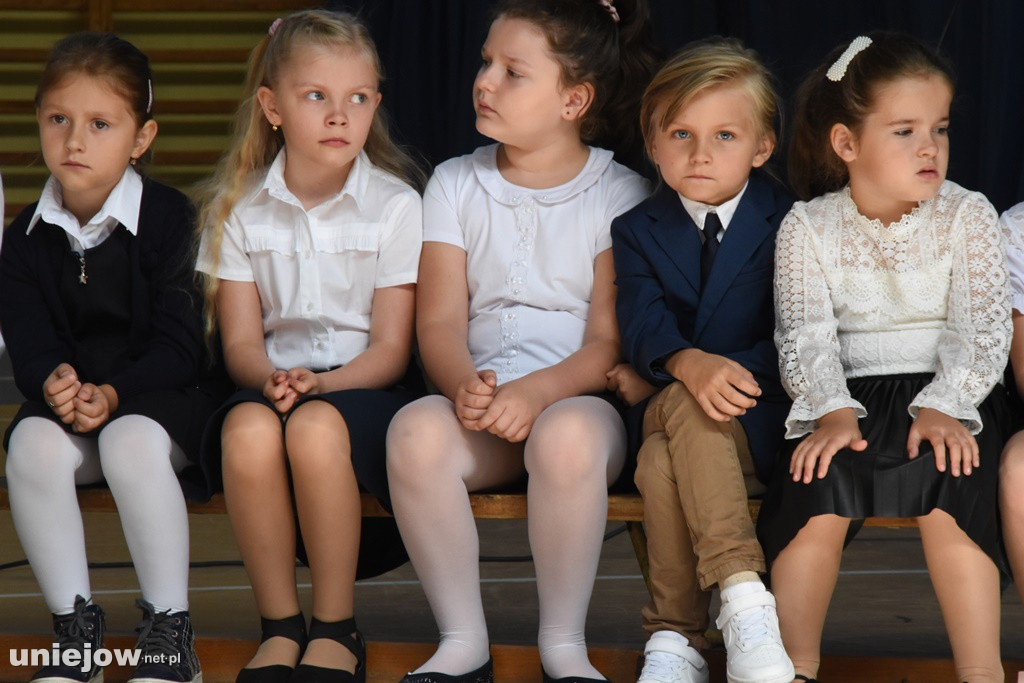 Uniejów. Pierwszaki już po ślubowaniu