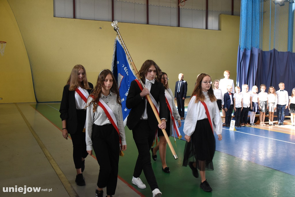 Uniejów. Pierwszaki już po ślubowaniu