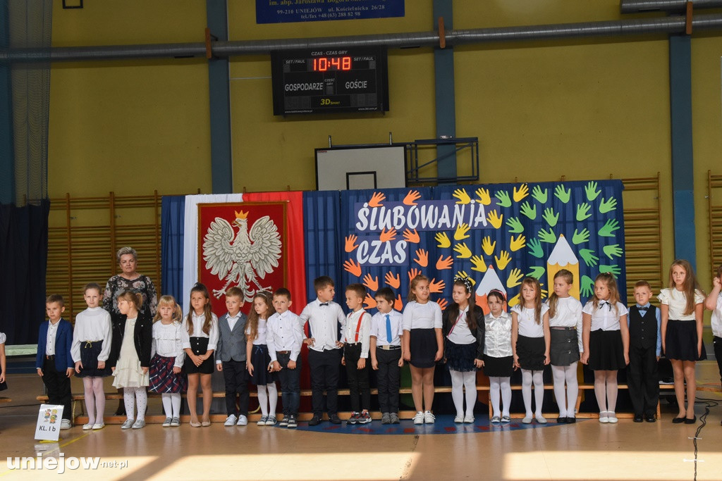 Uniejów. Pierwszaki już po ślubowaniu