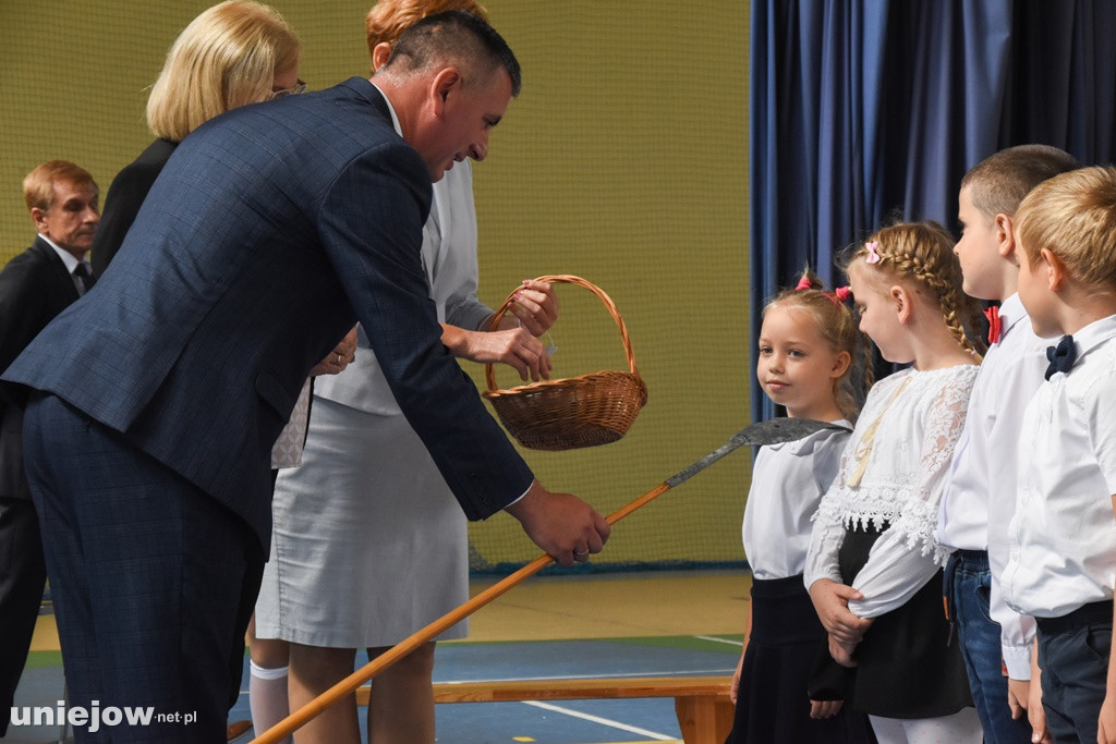 Uniejów. Pierwszaki już po ślubowaniu