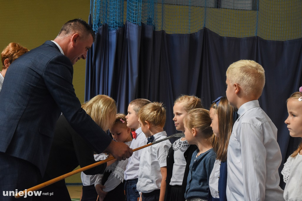 Uniejów. Pierwszaki już po ślubowaniu