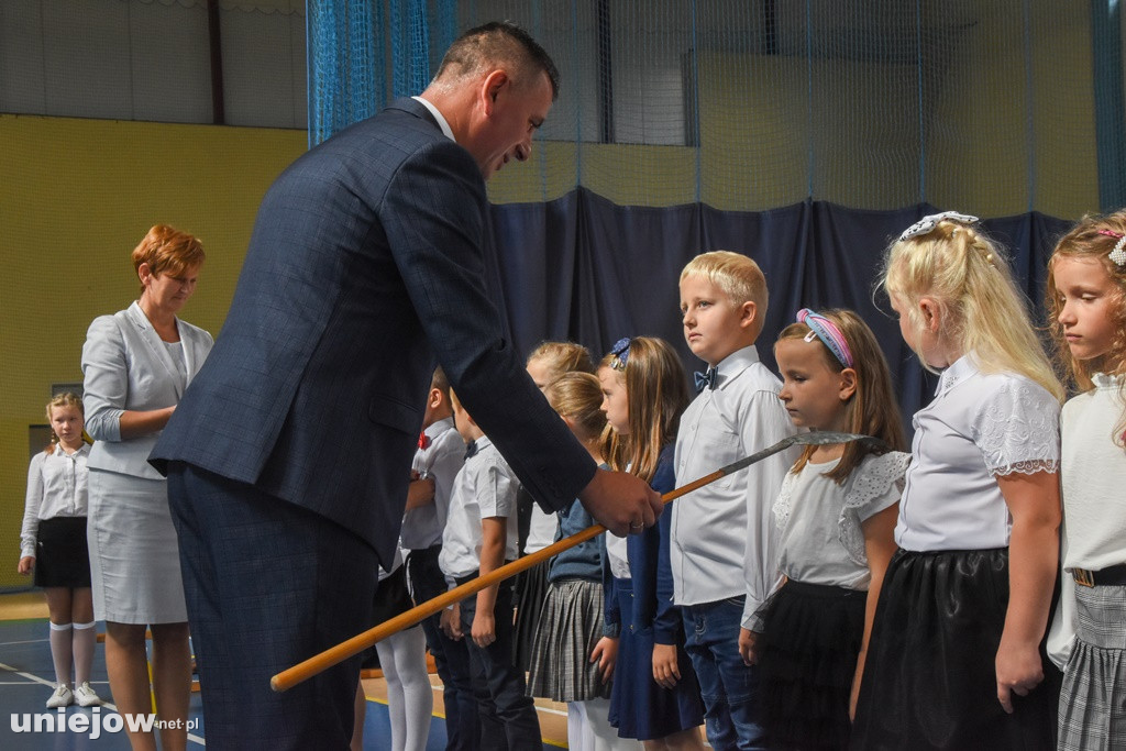 Uniejów. Pierwszaki już po ślubowaniu