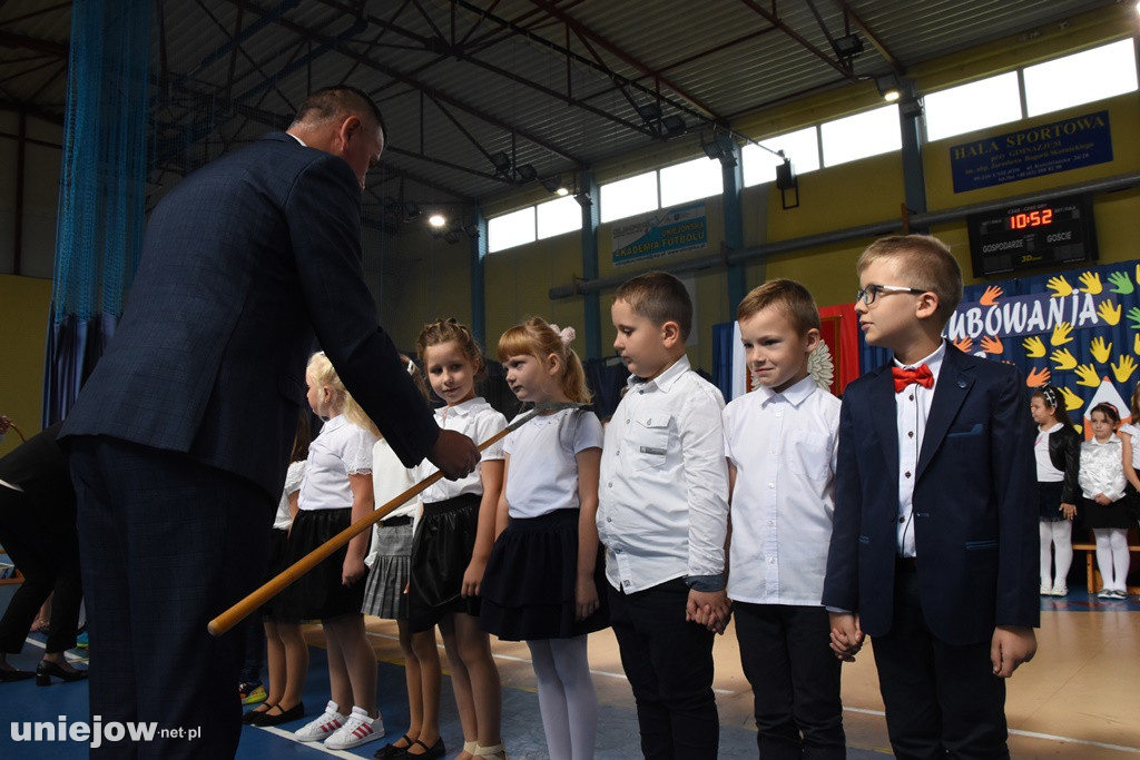 Uniejów. Pierwszaki już po ślubowaniu