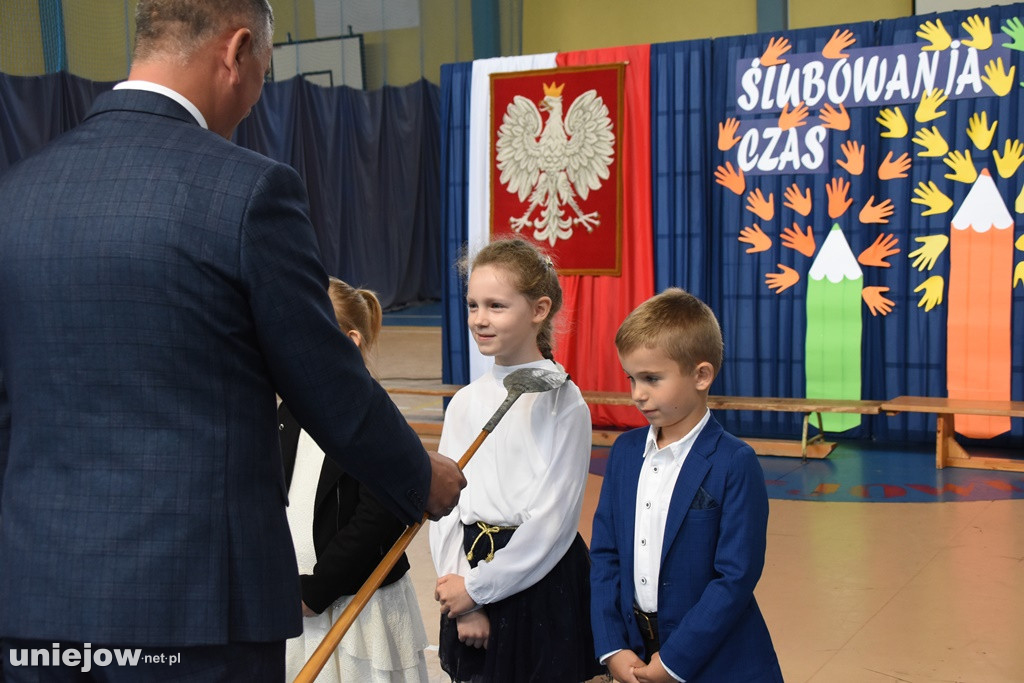 Uniejów. Pierwszaki już po ślubowaniu