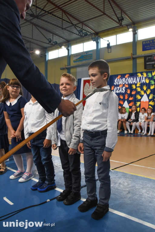 Uniejów. Pierwszaki już po ślubowaniu