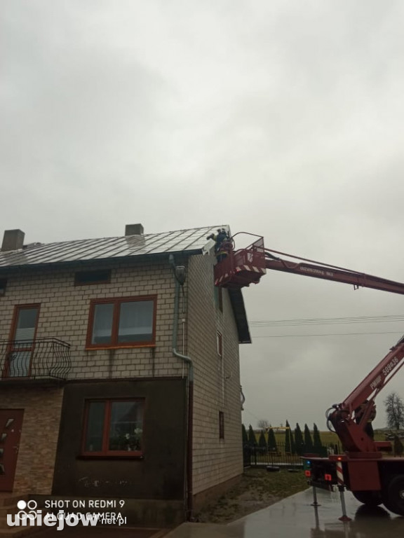 Wichury w powiecie poddębickim. Ponad 30 interwencji strażaków