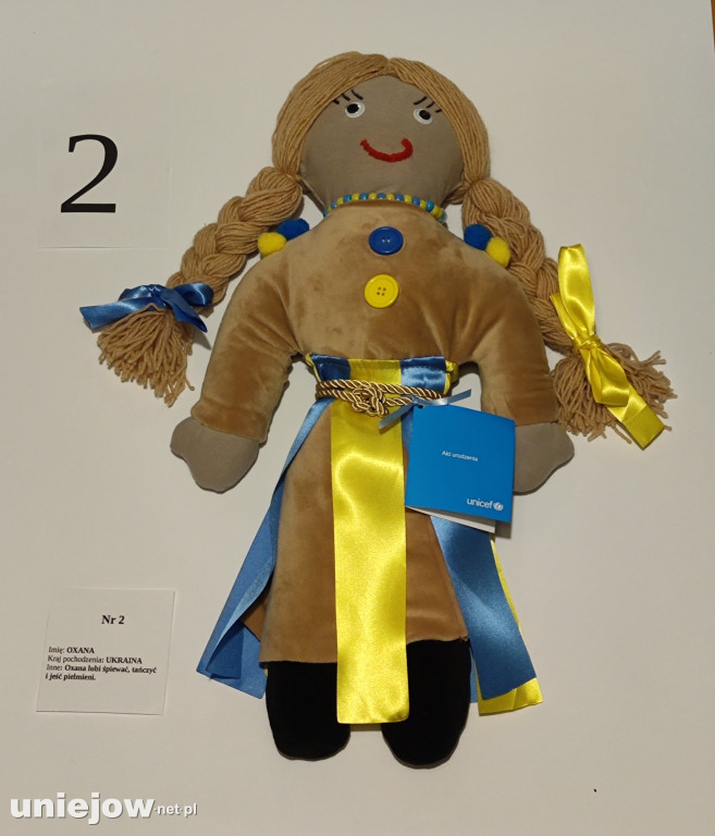 Uczniowie z Uniejowa zrobili lalki w akcji UNICEF