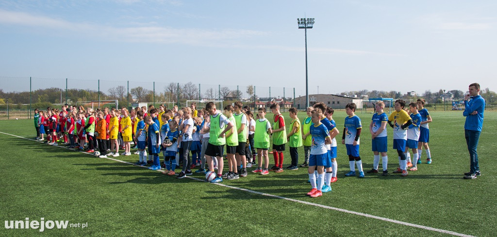 XXII  ,,Z podwórka na Stadion o puchar Tymbarku