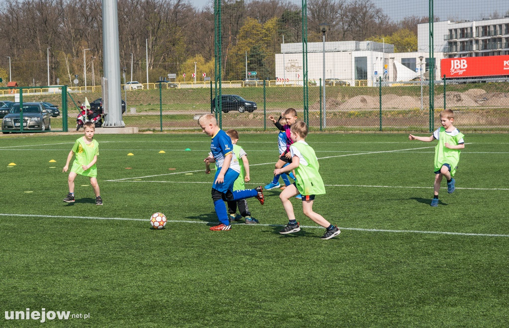 XXII  ,,Z podwórka na Stadion o puchar Tymbarku