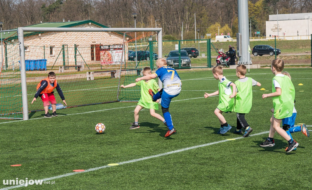 XXII  ,,Z podwórka na Stadion o puchar Tymbarku