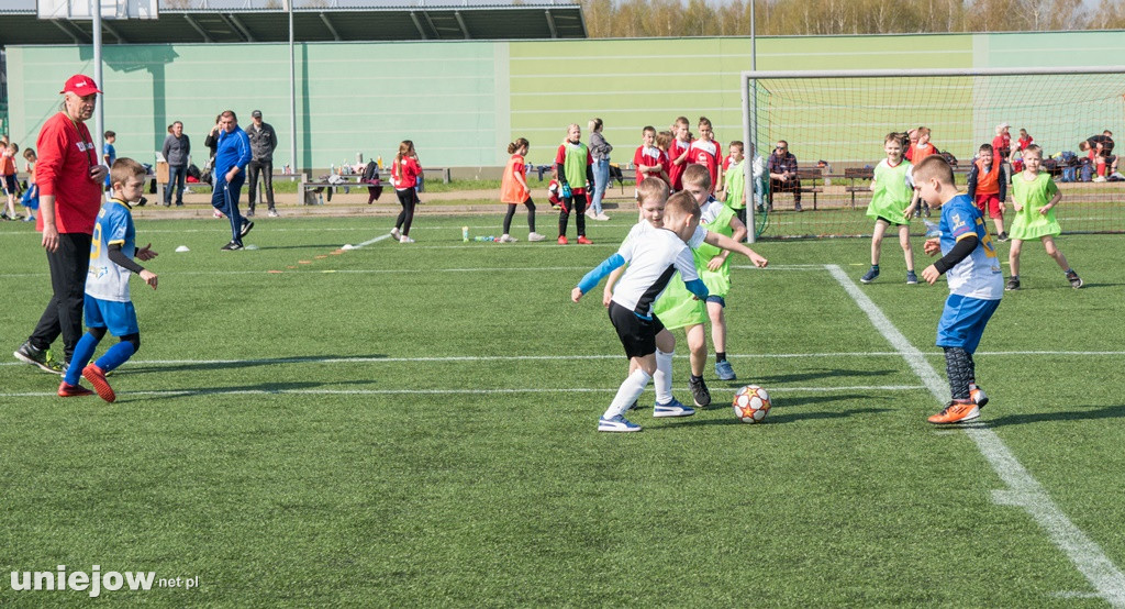 XXII  ,,Z podwórka na Stadion o puchar Tymbarku