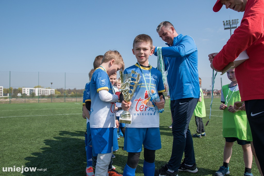 XXII  ,,Z podwórka na Stadion o puchar Tymbarku