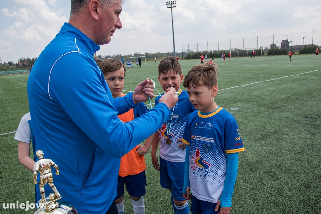 XXII  ,,Z podwórka na Stadion o puchar Tymbarku